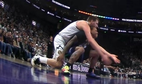 奇异果体育-阿德尔曼：若联盟允许小个子对约基奇的防守动作 那我们必须适应